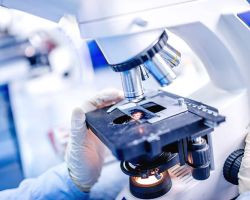 To, że wykonawca nie posiada w swojej ofercie sprzętu, jakiego wymaga zamawiający, nie przesądza o tym, że zamawiający naruszył zasady uczciwej konkurencji