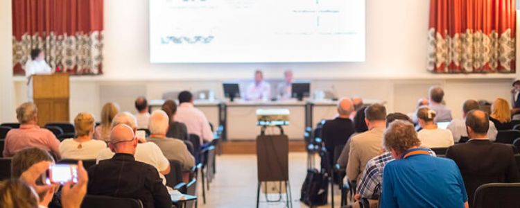 Jaki termin na złożenie dokument&oacute;w potwierdzających spełnianie warunk&oacute;w udziału w postępowaniu i brak podstaw wykluczenia może zamawiający wyznaczyć w zam&oacute;wieniach na usługi społeczne?