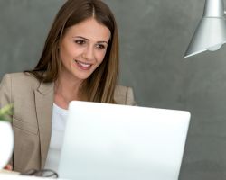 Specyfikacja istotnych warunk&oacute;w zam&oacute;wienia. Część 6. Jak w SIWZ określać warunki udziału w postępowaniu i brak podstaw wykluczenia? Zasady składania oświadczeń i dokument&oacute;w w &bdquo;procedurze odwr&oacute;conej&rdquo;