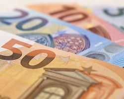 Czy możliwe jest zastrzeżenie w umowie kar umownych za op&oacute;źnienie niezależnie od istnienia winy po stronie dłużnika (wykonawcy)?