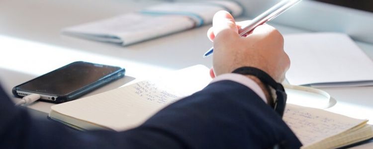 Poprawienie w ofercie elementów przedmiotowo istotnych umowy i ceny oferty