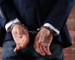 Zamawiający jest obowiązany wykluczyć z postępowania wykonawcę, kt&oacute;ry był karany w określonym zakresie, nawet w dniu przewidzianym na zawarcie umowy w sprawie zam&oacute;wienia publicznego